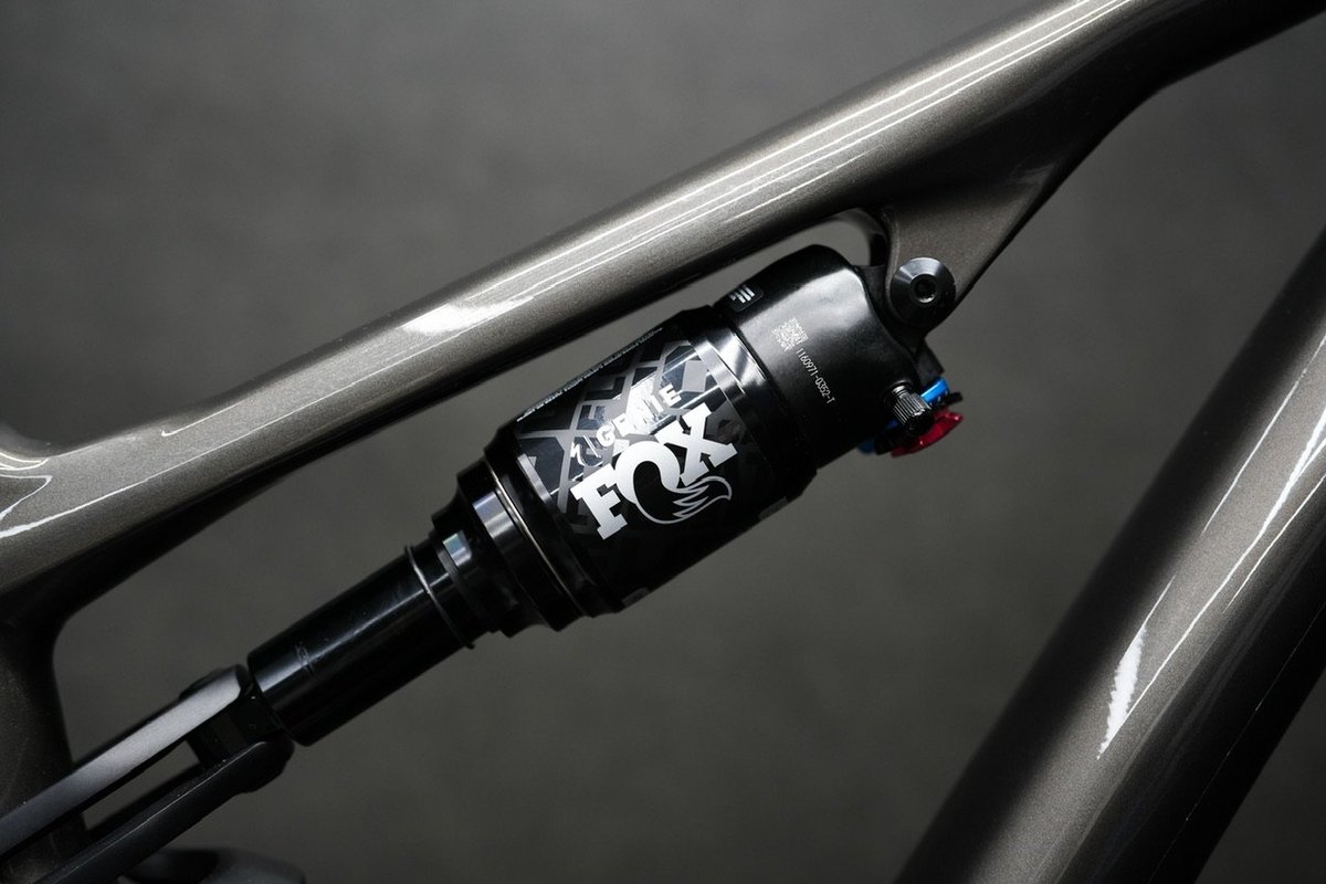 STUMPJUMPER 15 EXPERTを納車しました！ダウンヒルバイク並みの走破性を持ちながら、ショートトラベルバイクのように細かな操作や軽快さも楽しめるオールマウンテンバイクです。在庫限りのOUTLET価格！
specialized-store.jp/sendai-izumi/b…