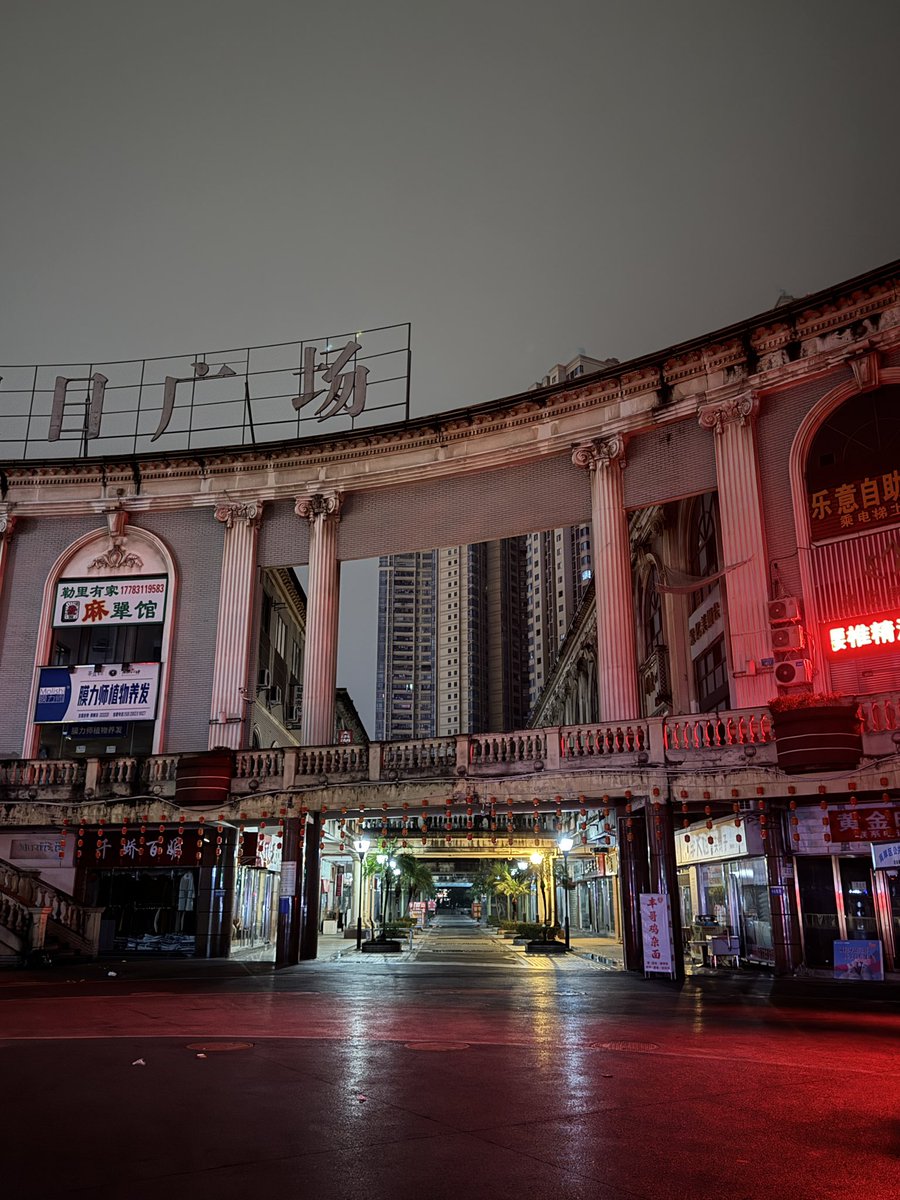 TonyIuck's tweet image. Ayer me di una vuelta por Chongqing a las 3 de la mañana y la verdad que es super chill y bonita la ciudad por la noche.