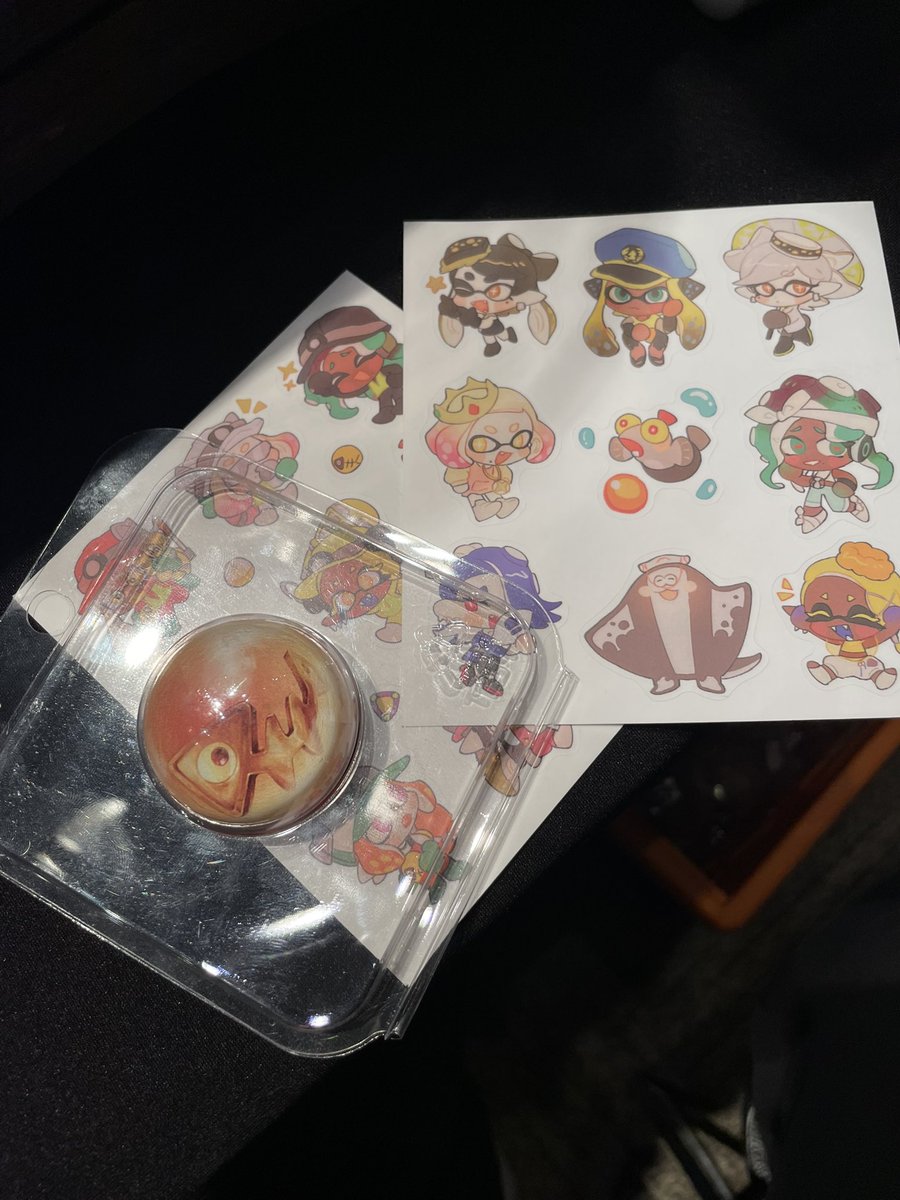 <a href="/chatterara/">Kach!가비 (커미션 모집 중)</a> <a href="/ArtTosun/">토슨_🎮🎨</a> 오기 힘드셨을텐데 방문해주시고 좋아해주셔서 정말 감사합니다 ㅠㅠ 두분 오신건 저에게 너무 의미가 큽니다. 가비님 선물로 주신 연어 그립톡이랑 스티커도 너무 멋져요!! 정말 감사합니다! 다음에도 기회되면 꼭 봐요!