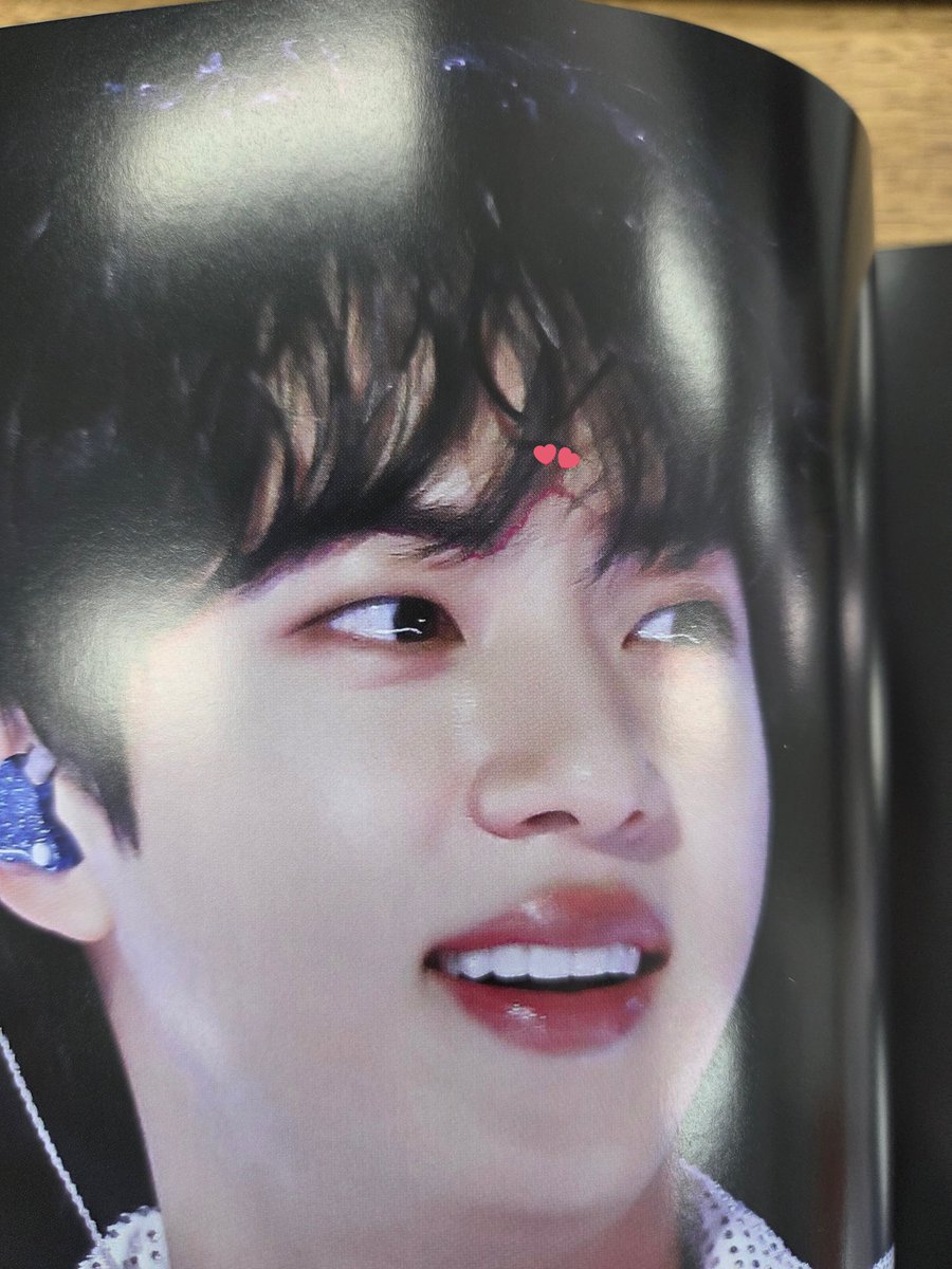 ALittleBraver92's tweet image. 안녕하세요 포토북은 오늘 전량 인쇄를 완료한 후 검수 과정에서 일부 페이지에 작은 문제가 발견되어 재인쇄가 필요하게 되었습니다.

이로 인해 일정이 약 일주일 정도 지연될 예정이며, 불편을 드려 정말 죄송합니다.

너그러운 양해를 부탁드리며, 최대한 빠르게 처리하여 발송해드릴 수 있도록…