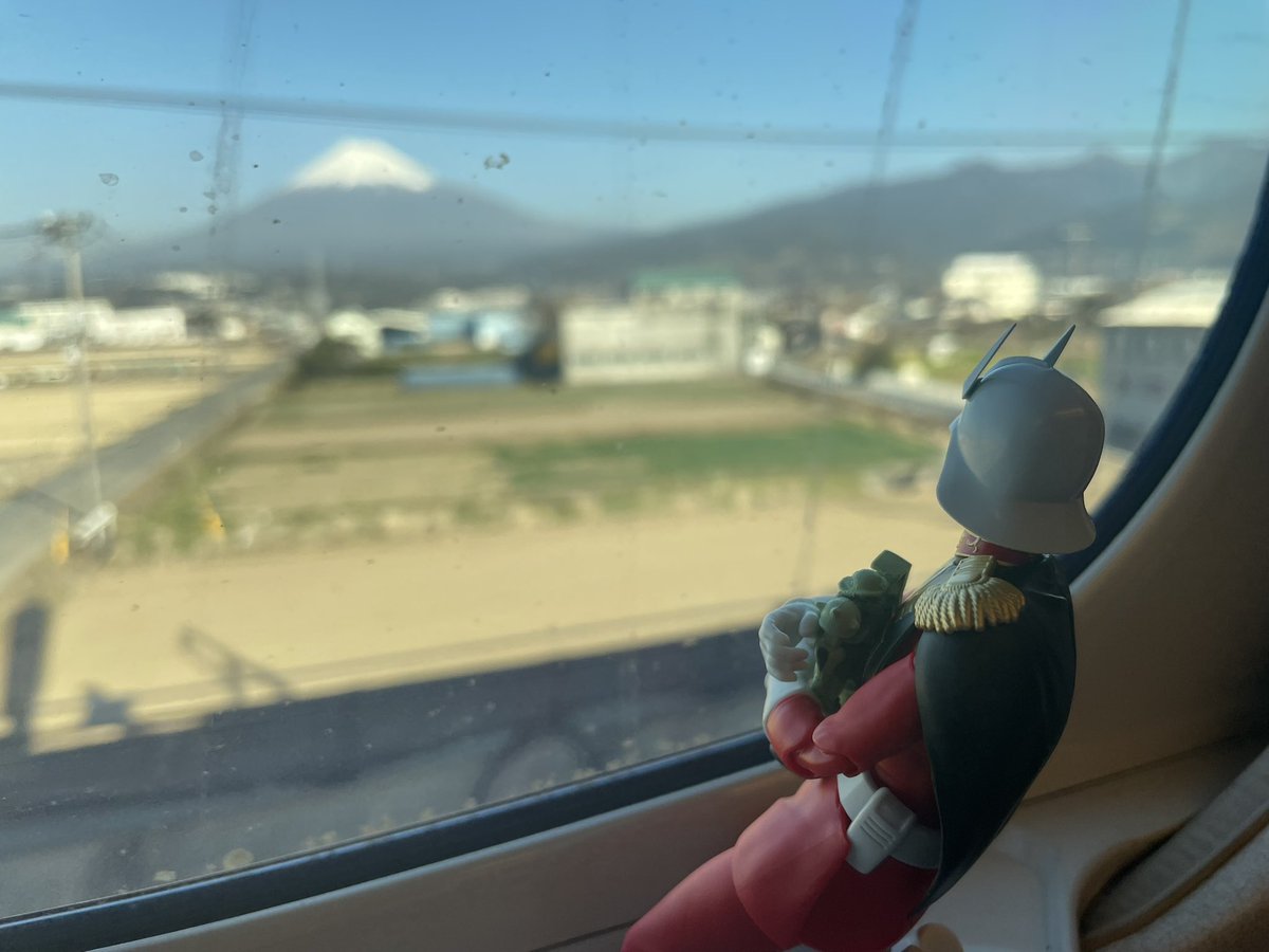sinanjujack06s's tweet image. 我が家のシャちゃんも数日前初めての新幹線でした！富士山見れて上機嫌です🗻