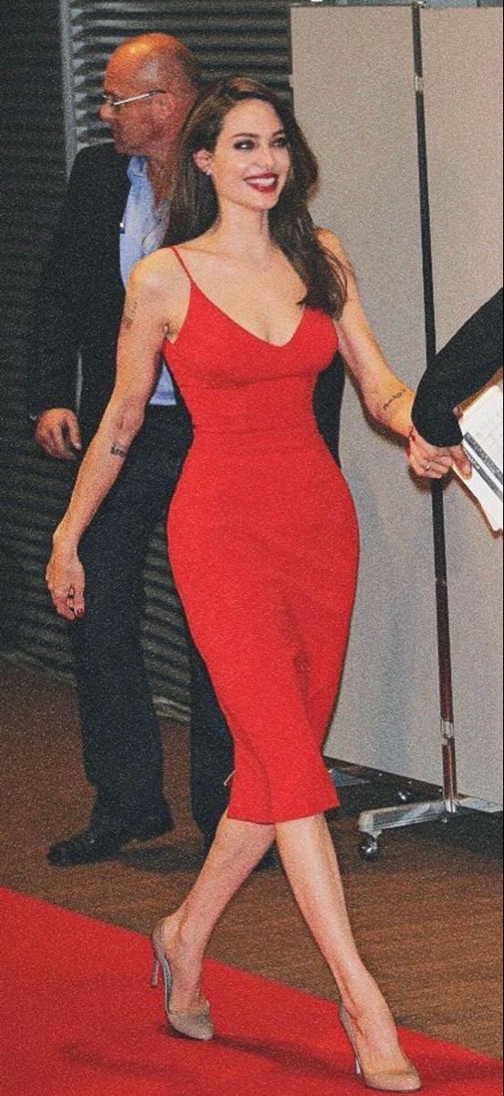 PopsEffect's tweet image. Angelina Jolie