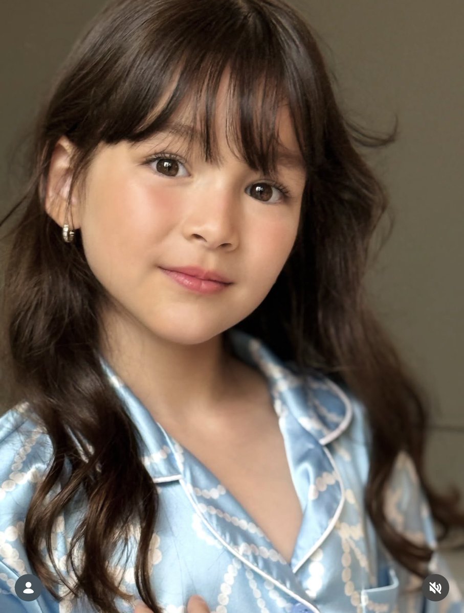 BeautyDiaryNews's tweet image. อร๊ายยยยย น้องอารยา ลูกสาวกวางฟ้ารุ่ง มิสไทยแลนด์ยูนิเวิร์ส ปี2550 
ที่แต่งงานกับนักธุรกิจสุดหล่อชาวต่างชาติ ส่วนผสมที่ลงตัวมากกกก เบ้าหน้าฟ้าประทานสุดๆ น้องสวยมากกกกก อายุ 6 ขวบ ยังสวยได้อีกลูก🫣🫠🥹