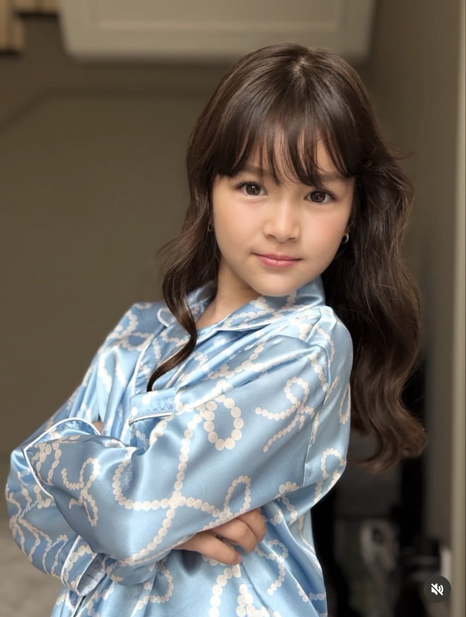 BeautyDiaryNews's tweet image. อร๊ายยยยย น้องอารยา ลูกสาวกวางฟ้ารุ่ง มิสไทยแลนด์ยูนิเวิร์ส ปี2550 
ที่แต่งงานกับนักธุรกิจสุดหล่อชาวต่างชาติ ส่วนผสมที่ลงตัวมากกกก เบ้าหน้าฟ้าประทานสุดๆ น้องสวยมากกกกก อายุ 6 ขวบ ยังสวยได้อีกลูก🫣🫠🥹