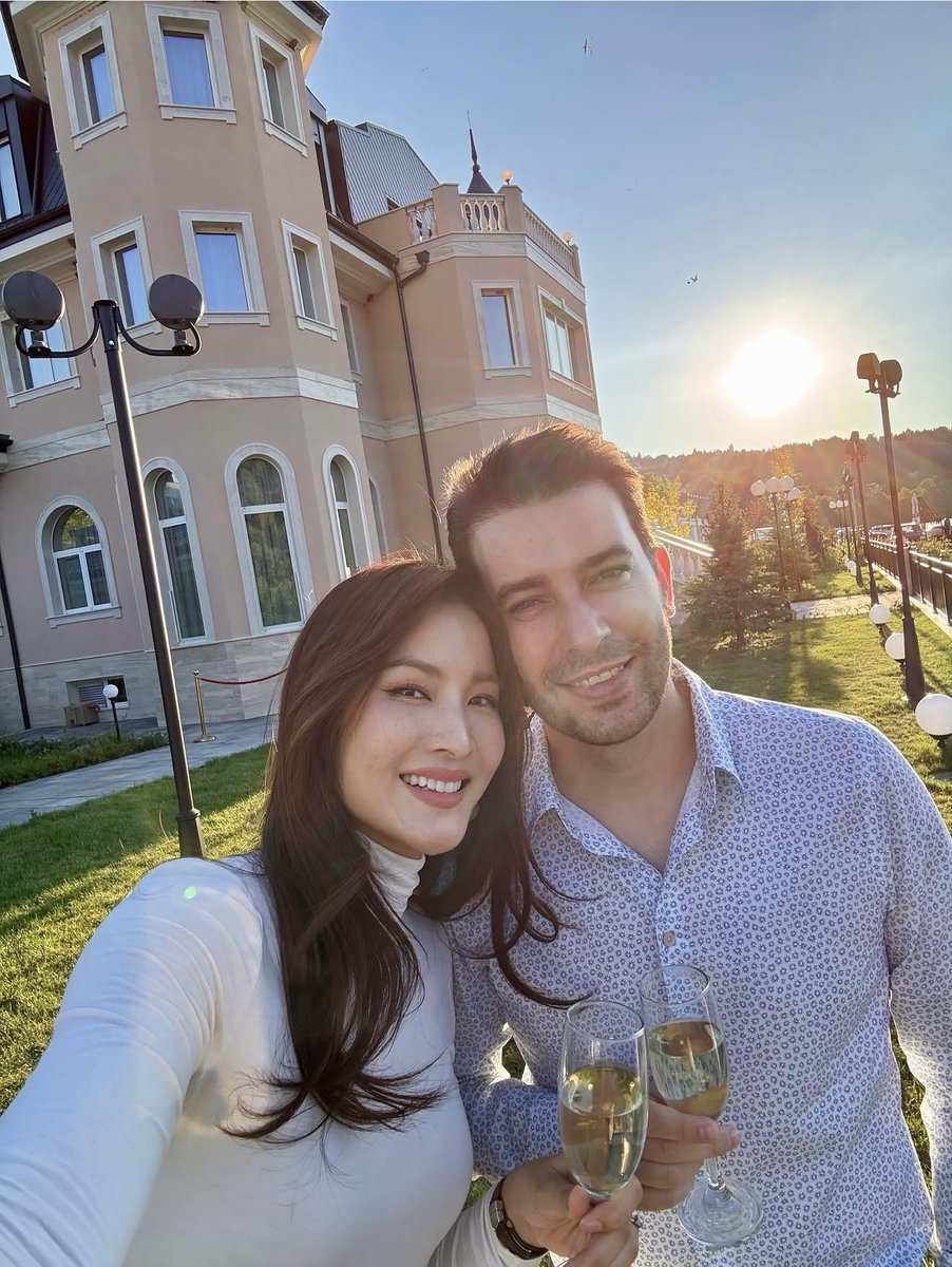 BeautyDiaryNews's tweet image. อร๊ายยยยย น้องอารยา ลูกสาวกวางฟ้ารุ่ง มิสไทยแลนด์ยูนิเวิร์ส ปี2550 
ที่แต่งงานกับนักธุรกิจสุดหล่อชาวต่างชาติ ส่วนผสมที่ลงตัวมากกกก เบ้าหน้าฟ้าประทานสุดๆ น้องสวยมากกกกก อายุ 6 ขวบ ยังสวยได้อีกลูก🫣🫠🥹