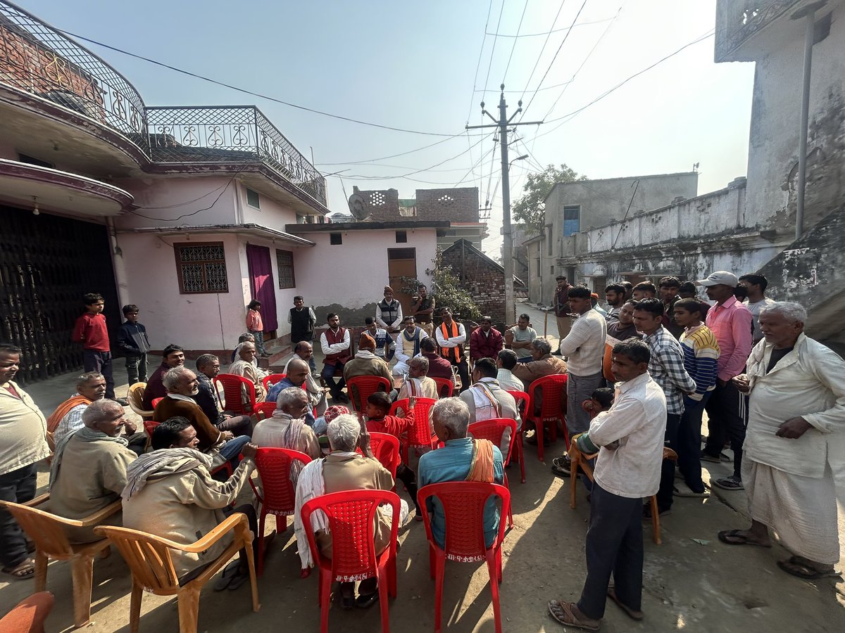 मतदाता विशेष गहन पुनरीक्षण अभियान के अंतर्गत
विधानसभा क्षेत्र 330 पडरौना के ग्राम सभा कुकुरा में
बूथ संख्या 158, 159 सहित विभिन्न बूथों पर पहुँचकर
छूटे हुए एवं नए मतदाताओं के फॉर्म–6 भरवाने में
सक्रिय सहयोग सुनिश्चित कराया।
#SIR #VoterRevision #Form6 #Padrauna330 #StrongDemocracy