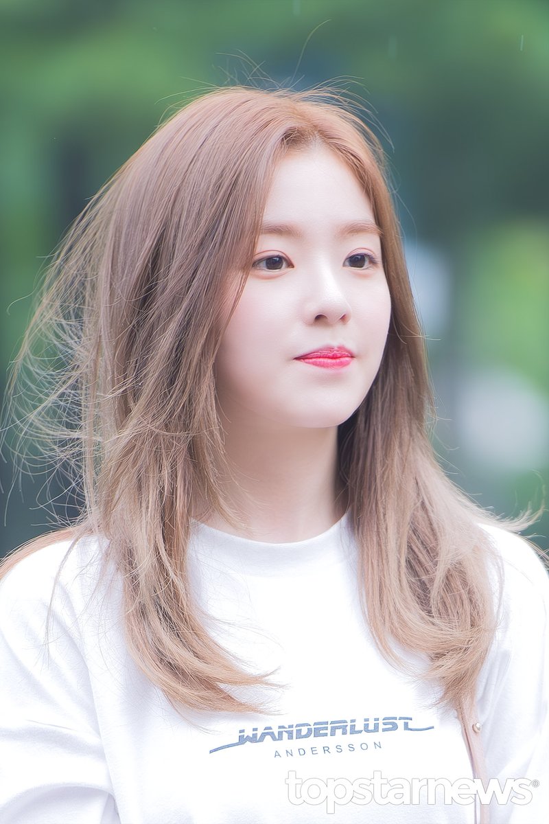 [HD포토] 레드벨벳 아이린, ‘복슬복슬 애깅 토끼’ (뮤직뱅크 출근길) #뮤직뱅크 #출근길 #레드벨벳 #RedVelvet #아이린 #IRENE topstarnews.net/news/articleVi… <- Original Photo