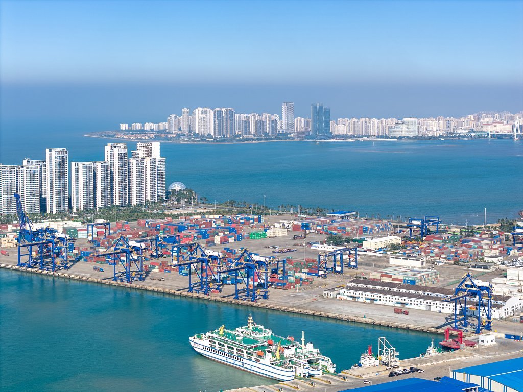 The International Monetary Fund @IMFNews has raised its 2026 growth  projection for China to 4.5%, up by 0.3 percentage point from its October  forecast. #ChinaEconomy #QualityGrowth