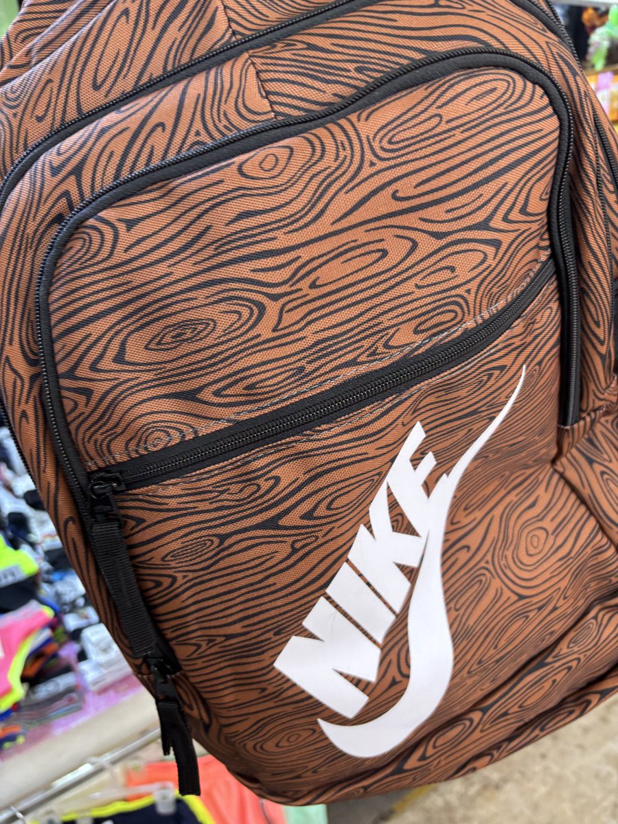 jam5789_'s tweet photo. 木目調NIKEリュック
センスしか感じなかった https://t.co/aOyQJbVP4T