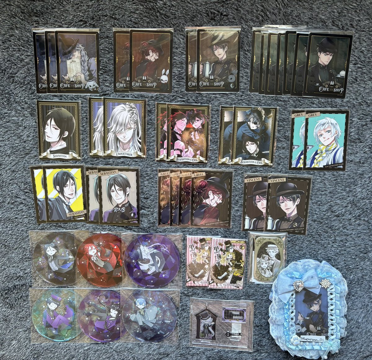 Macaronn__01's tweet photo. 【交換 譲渡】 黒執事 缶バッジ 特典 展 ポストカード クリア アクリル コースター 肋骨

求）シエル  画像5＞異種

譲）画像1~4 セバスチャン 葬儀屋 グレル グレイ ヴィンセント 劉

・郵送のみ
・当方負担の抱き合わせ 比率違い◎
検索からでもお気軽にお声かけください🌸 https://t.co/8TqOtu0uzn