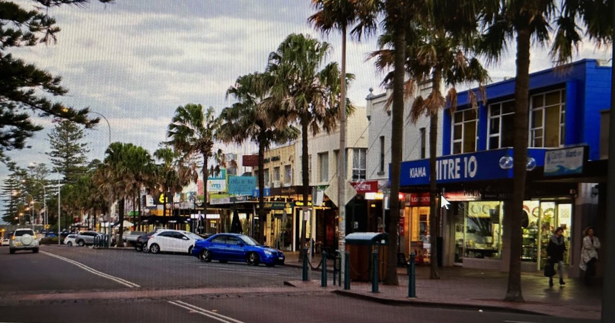 Picked up a flyer for the new draft plan for transport across the Illawarra/Shoalhaven and this is their photo of Kiama’s Main Street. Mitre10 closed 10 years ago. Hope the rest of their report is more up to date! See haveyoursay.nsw.gov.au/SRITP