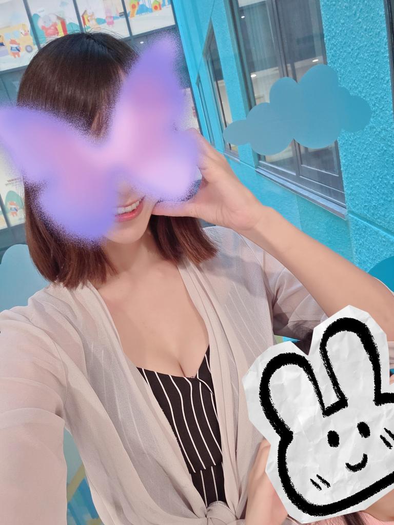 这星期基本就是带着 small boss 在家里和医院来回跑😵‍💫 只希望我家的 big boss 快点好起来，等你带我继续出去玩啊！
这两个星期约好要见面聚会的夫妻朋友们真的不好意思🙈 等我的 big boss 痊愈，我们再约，补回本！🤣🍻