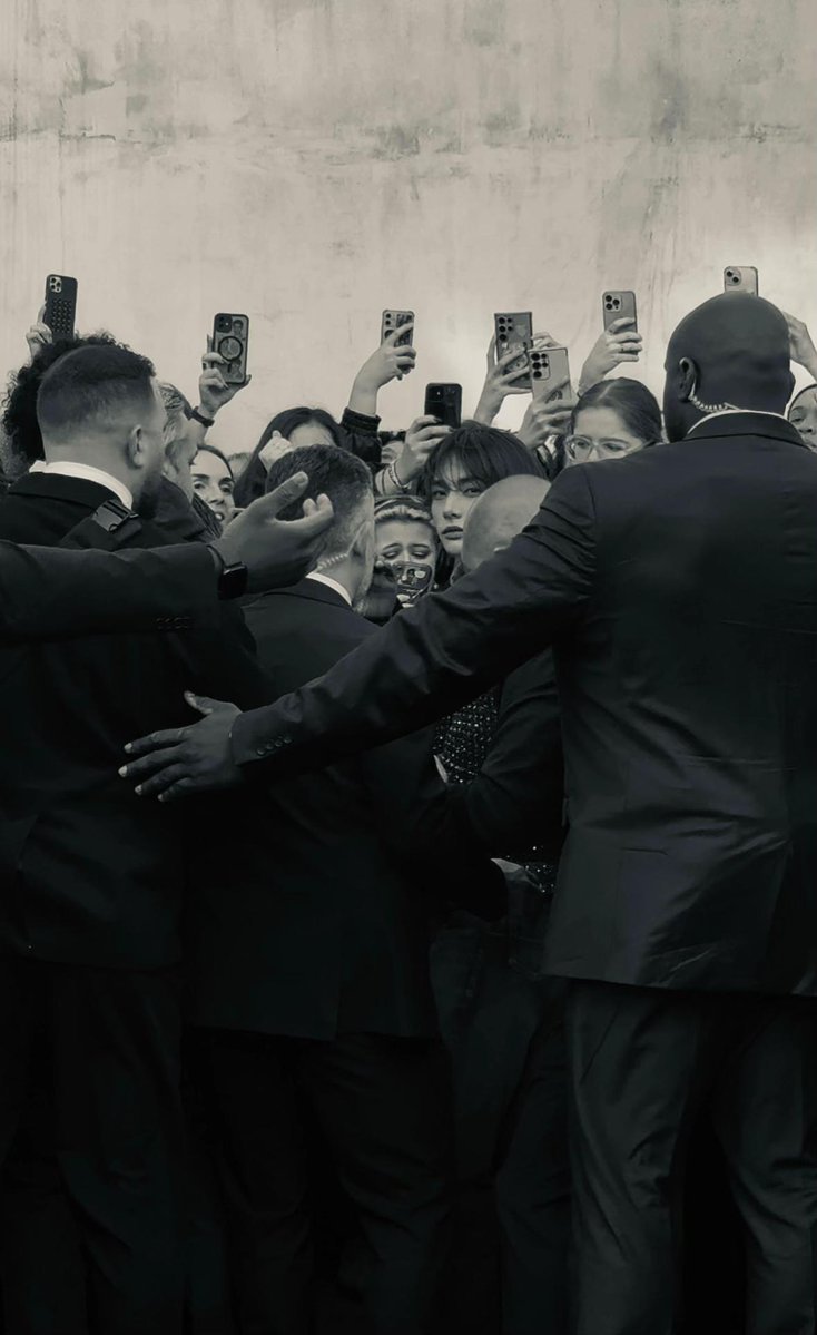 레전드 분위기 미친사진

HYUNJIN AT DIOR PFW
#DiorWinter26_HYUNJIN 
#HYUNJINxDior <a href="/Dior/">Dior</a>