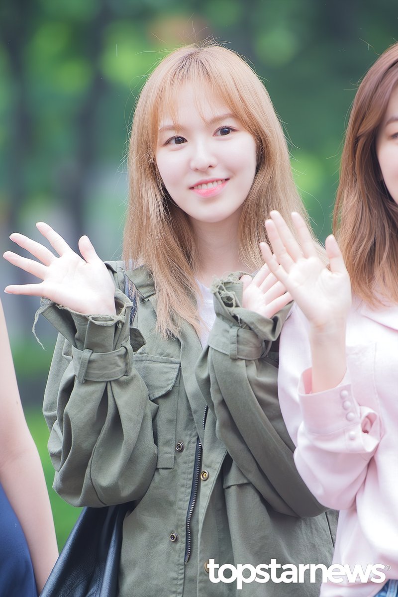 [HD포토] 레드벨벳 웬디, ‘귀하디 귀한 탈색 람찌’ (뮤직뱅크 출근길) #뮤직뱅크 #출근길 #레드벨벳 #RedVelvet #웬디 #WENDY topstarnews.net/news/articleVi… <- Original Photo