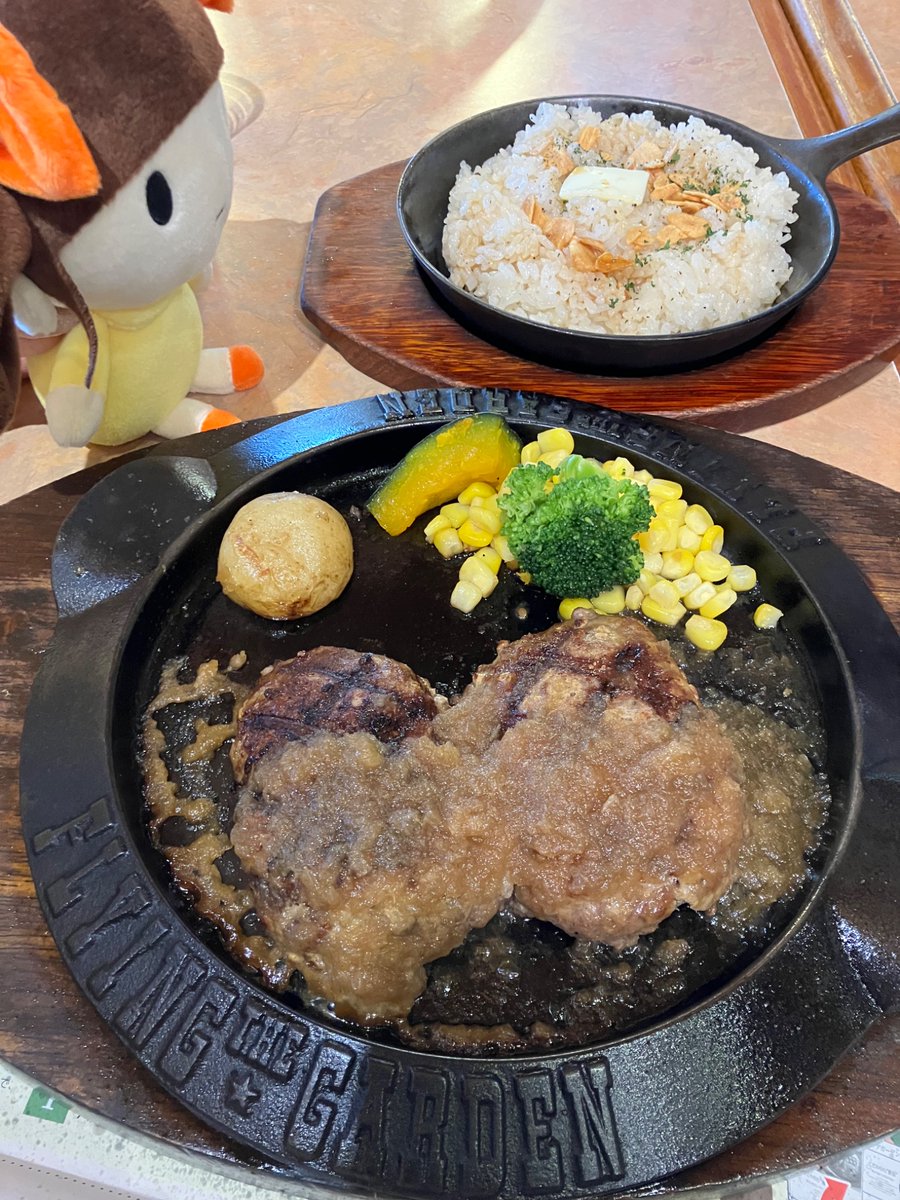 pink_thornfeld's tweet image. フライングガーデンの爆弾ハンバーグと、ガーリックバターライスと、赤ワインを堪能したの☺️🍽️🍷