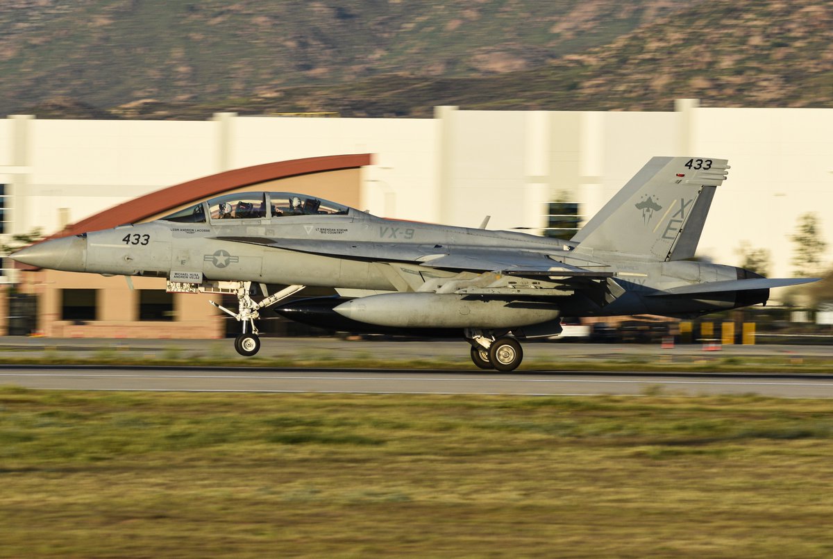 619_Aviation's tweet image. VX-9's 433 jet, a F/A-18 Super Hornet coming into March ARB as a part of a VAMPIRE11 flight. 
#vx9 #vampires #marchafb #f18