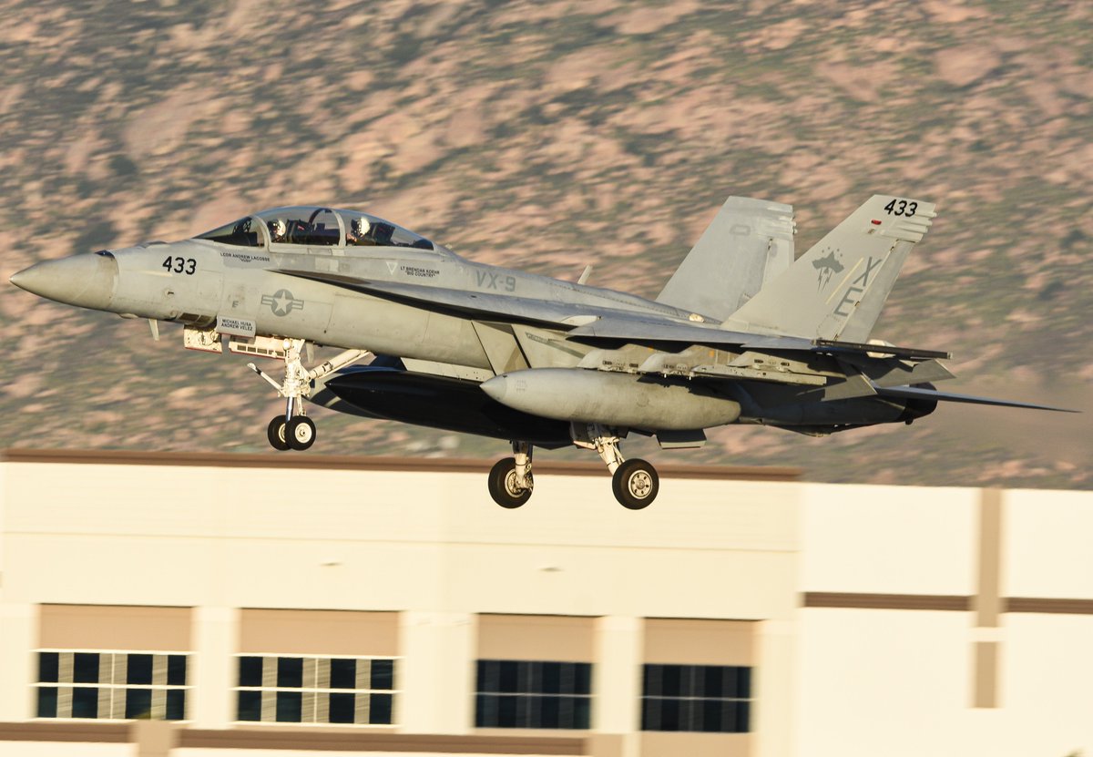 619_Aviation's tweet image. VX-9's 433 jet, a F/A-18 Super Hornet coming into March ARB as a part of a VAMPIRE11 flight. 
#vx9 #vampires #marchafb #f18