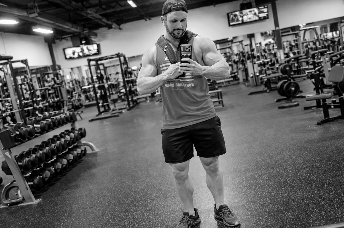 𝕂 𝕆 𝕆 𝕋 𝔼 ℝ ︻デ═一 tweet media