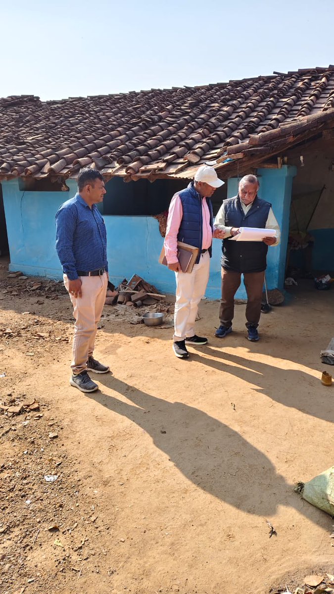 माननीय अधीक्षण अभियंता महोदय श्री लोकेश साहू (ce jr office) जी के द्वारा  सिहोरा वितरण केंद्र के अंतर्गत एक लाख से ऊपर बकाया वाले उपभोक्ताओं के परिसर का औचक निरीक्षण किया गया जिसमें उनके द्वारा मध्य प्रदेश शासन द्वारा चलाई जा रही समाधान योजना के बारे में विस्तृत जानकारी