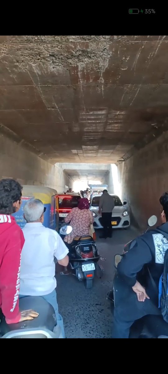 સાહેબશ્રી, હિલલોક કટ બંધ હોવાથી 10,000 રહીશો રોજ 6km ઈંધણ બાળવા મજબૂર છે. @Bhupendrapatel સાહેબ, આપના વિસ્તારના લોકોના સમય અને સંપત્તિના બચાવ માટે આ કટ ખોલવો જરૂરી છે. અમે આપની પાસે ન્યાયની અપેક્ષા રાખીએ છીએ.  <a href="/CMOGuj/">CMO Gujarat</a> <a href="/AmdavadAMC/">Amdavad Municipal Corporation</a> #OpenTragadCut