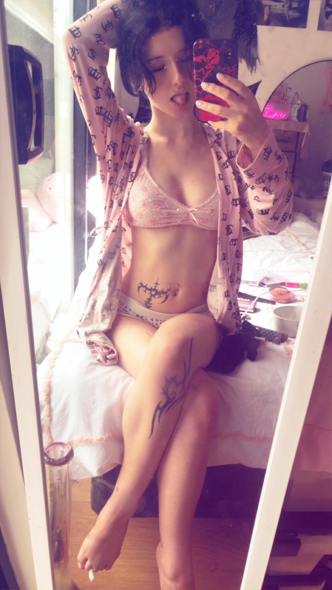 morcelyn's tweet image. mirror caught me slipping into something naughty... pink lace, bad attitude, tongue ready 💋 who’s joining me? exclusive drops on my page 🖤 link in bio  
#NSFW #NSFWtwt #Lingerie #MirrorSelfie #OnlyFansPromo #Altgirl