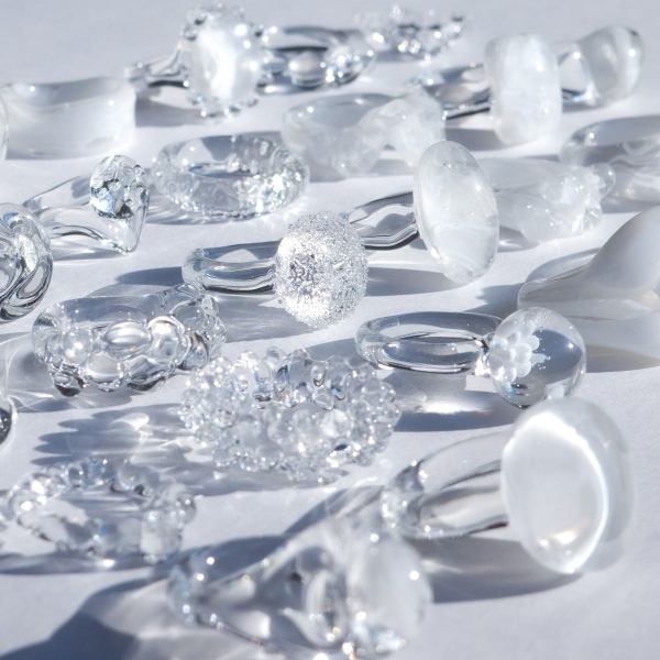 #ガラスフェス
2026年1月23日・24日開催！ 
会場：KIITO  出展ブースを紹介します✨ 
A-74 viska
心地よく軽やかに、きらきらと。 誰もがいつまでも装うことを楽しめるように。 その想いを胸に、viskaはガラス100%で安心して身につけられる、光あふれるアクセサリーをお届けします。