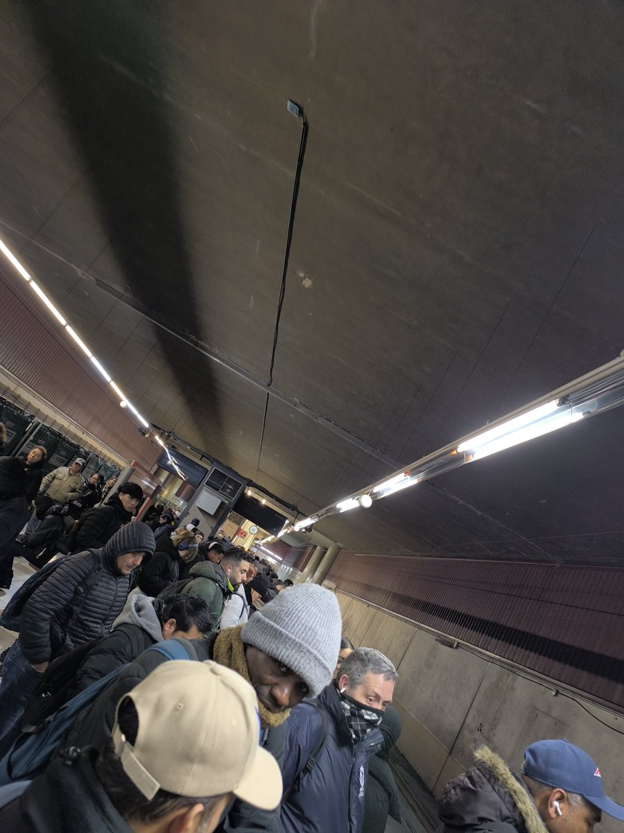 bethlen4's tweet image. Ya que ahora pasan los trenes en Parla y cuándo podremos tener un transporte de calidad en la zona sur de Madrid?! Porque hay gente que tiene que abrir negocios y no sabe cuándo va a llegar al centro ...