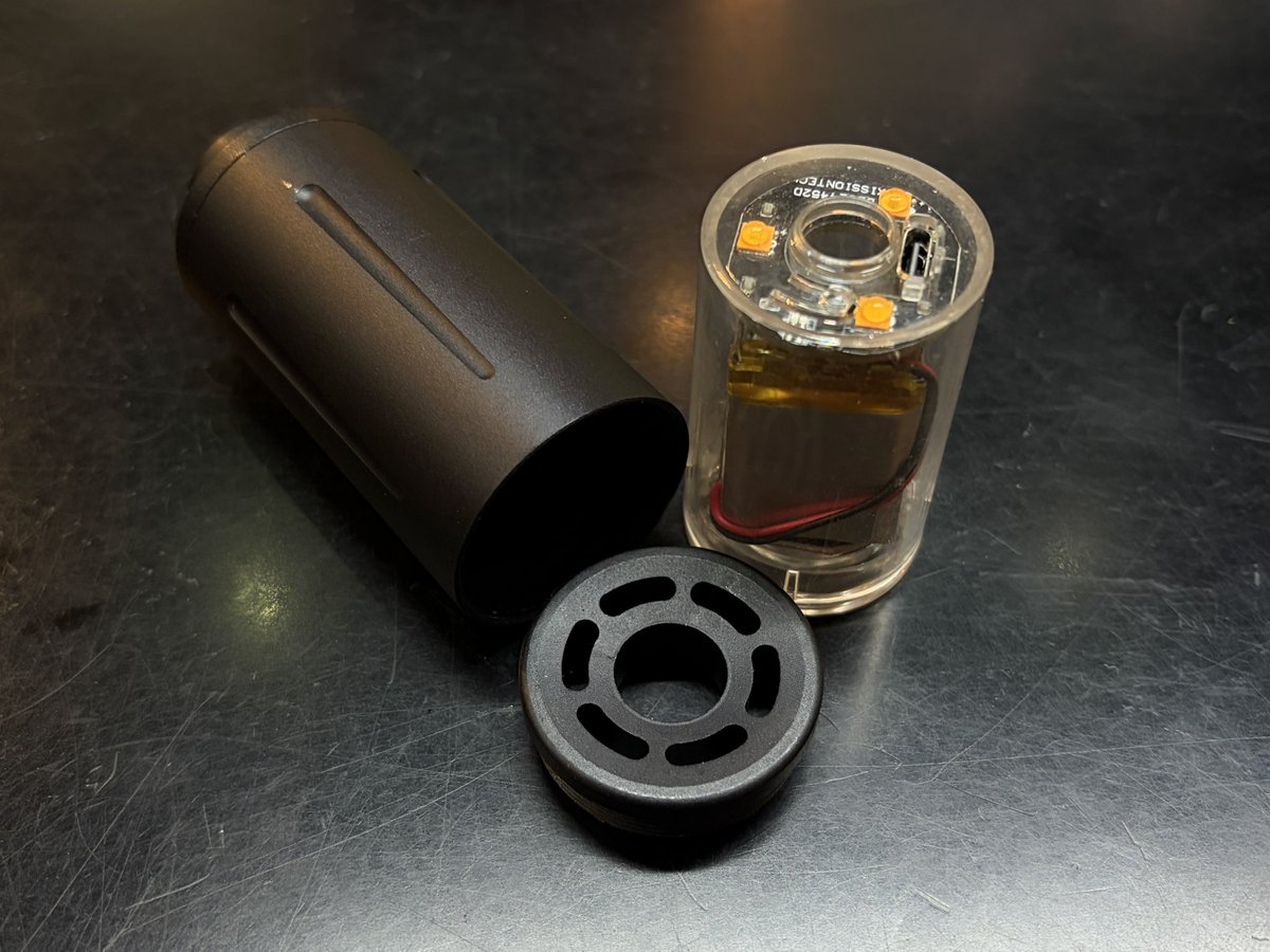 マズルフラッシュ機能付きトレーサーでは歴代最安値か⁉️
ワン津田で入手可能なS&amp;T製マズルフラッシュトレーサーが新発売入荷❗️

14mm逆ネジ対応👌
USB-C充電式ケーブル付き
グリーン蓄光BB対応
中身の発光ユニットの外径は31mmなので、別のサイレンサーなどに移植運用してみるのも一興🤤