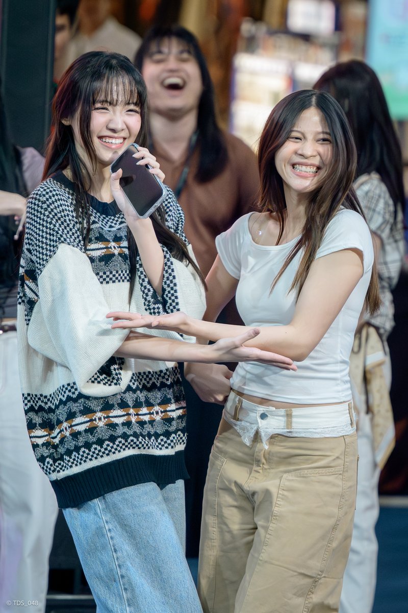 แถม #โยป๊อป 
เต้น Theater no Megami อยู่ดีๆก็มาเข้าคู่กันได้ สุดยอดมาก

#YoghurtBNK48 #Pinadayy 
#MasakanoConfessionTH_Busking