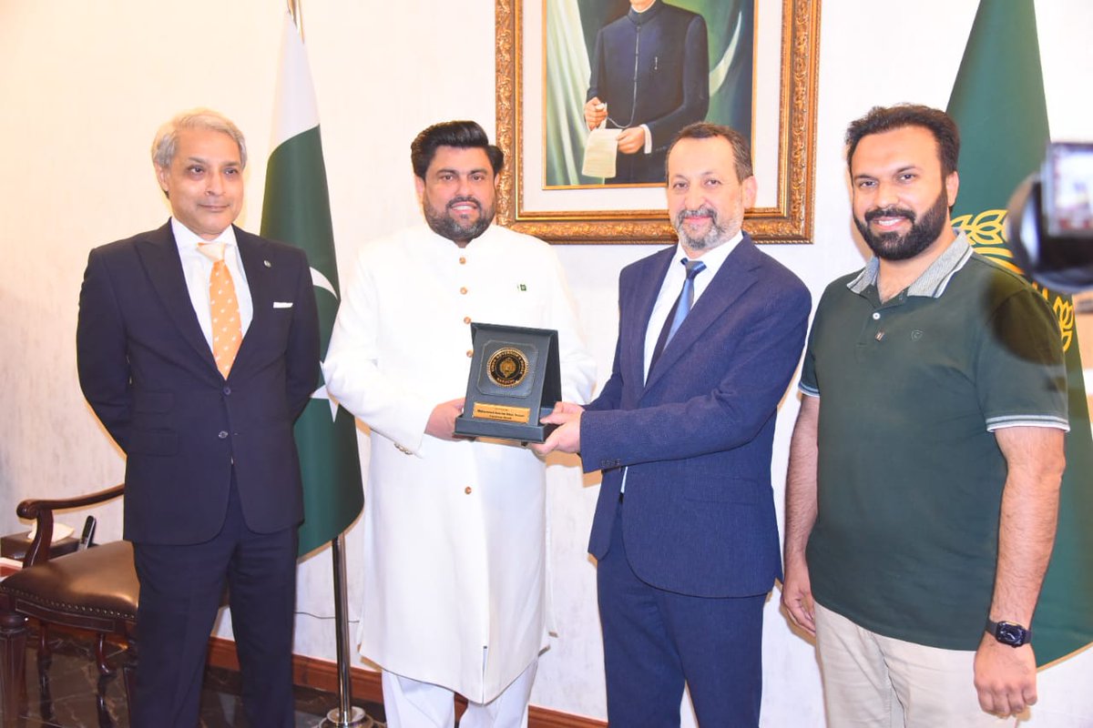 Maşuk PUSA, Head of @karachitika, paid a courtesy visit to H.E. Kamran Tessori, Governor of Sindh. Discussions focused on TİKA’s ongoing activities and potential cooperation on governance enhancement initiatives.
🇹🇷🤝🇵🇰