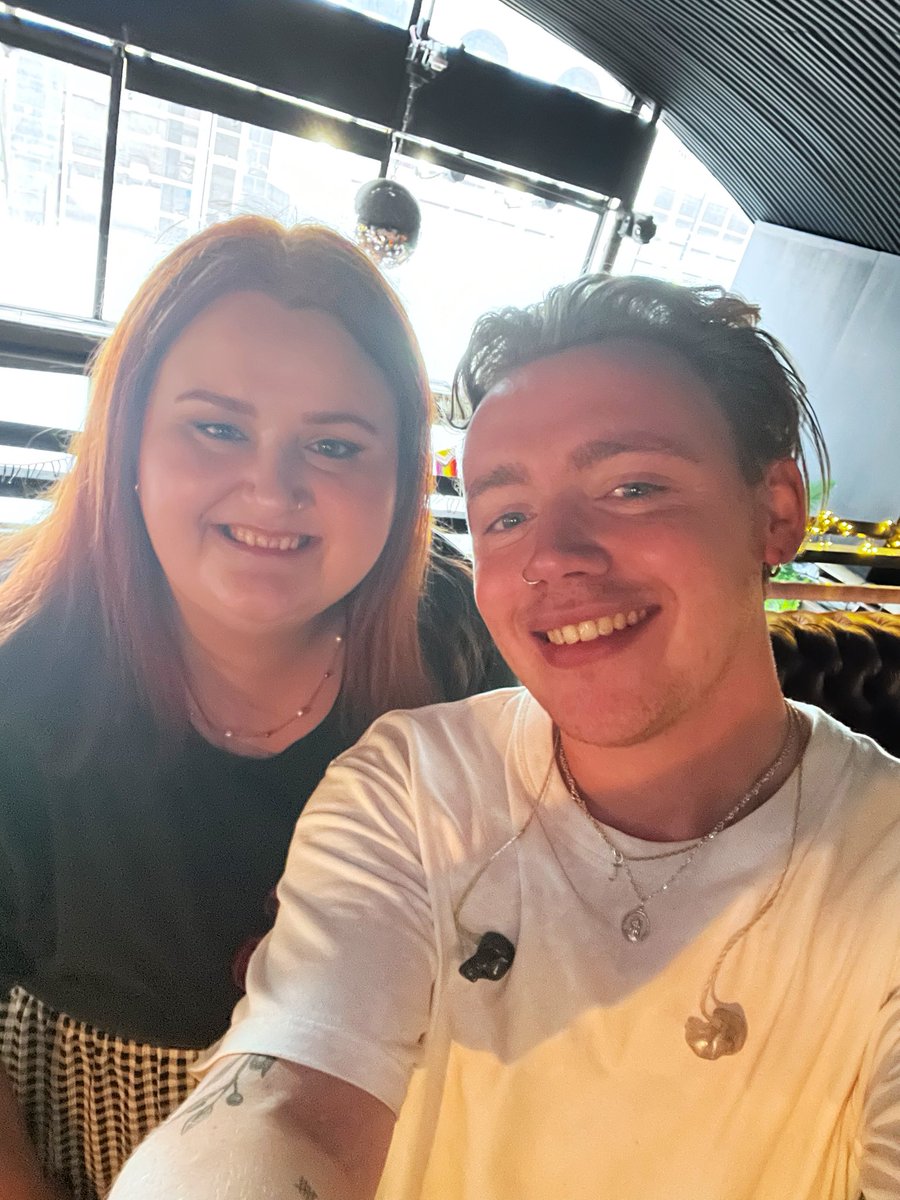 CopyOfACopyJen's tweet image. I can’t go to any @onlythepoetsuk shows because Dad’s dementia is so much worse than last tour. No tours for me for the foreseeable. So I can’t get any of the show exclusive vinyls.

Would anyone please be willing to get me one and post it to me? I’ll ofc cover all costs. Pls 🤞