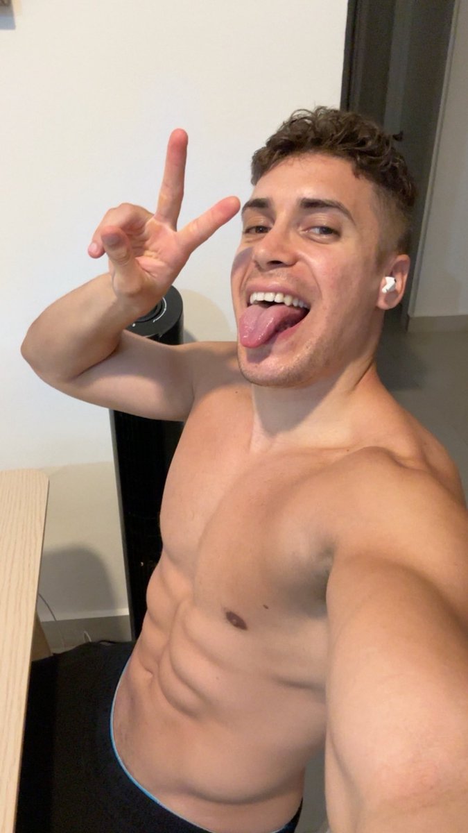 emninene's tweet image. 