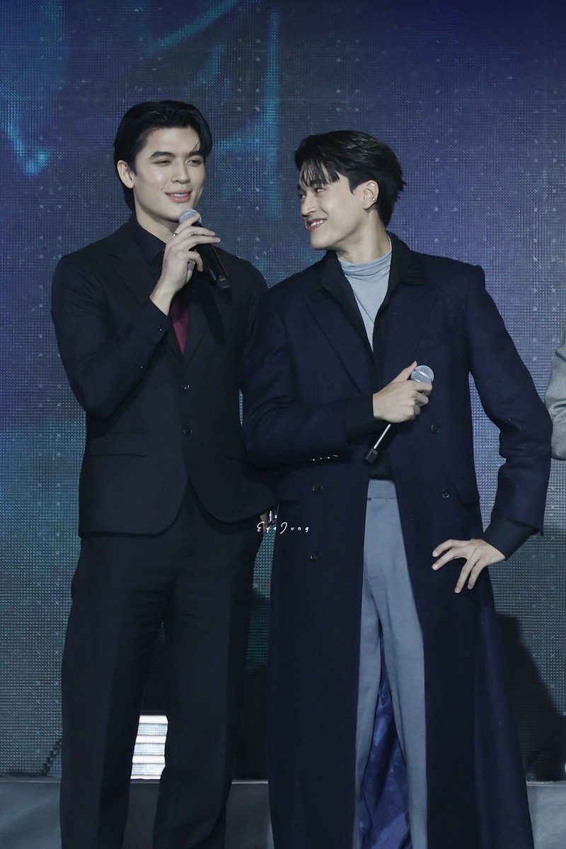 GabryGabry764's tweet photo. I love this intense and unique way they have of looking at each other, from the first times we saw them together, they look at each other as if everything else didn't exist, as if they were alone and no one could see them. 
Good morning JG family❤️

#JossGawin #จอสกวิน
#JossWayar #GawinCaskey

📸  @everyday__youu 🧸❤️