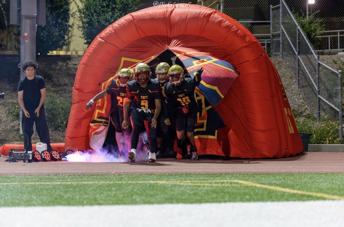 JayFB_9's tweet photo. Pictures from Elco Vs Taft the 818 rival https://t.co/vjmfj4p9t7