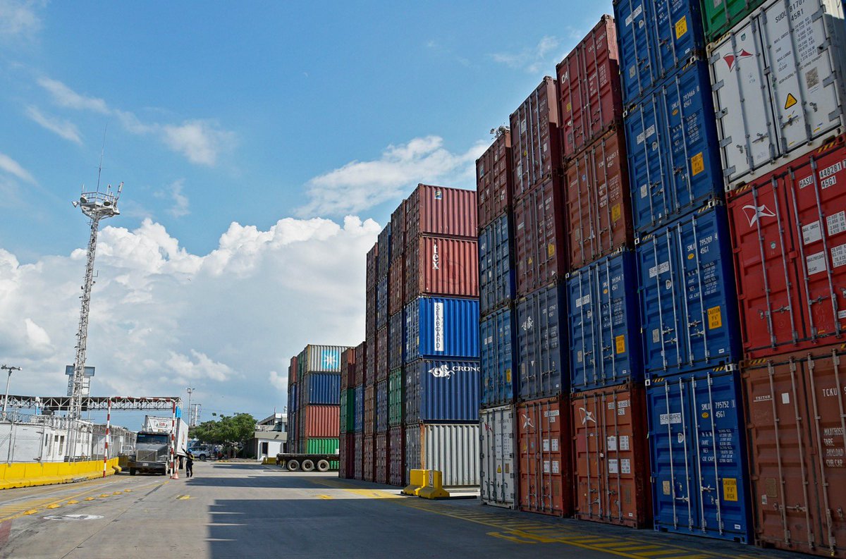 MincomercioCo's tweet image. El Gobierno de Colombia anunció la aplicación de un gravamen del 30 % a la importación de 20 productos provenientes de Ecuador, como respuesta proporcional, transitoria y revisable frente a la alteración de las condiciones del comercio bilateral.

La ministra de Comercio,…