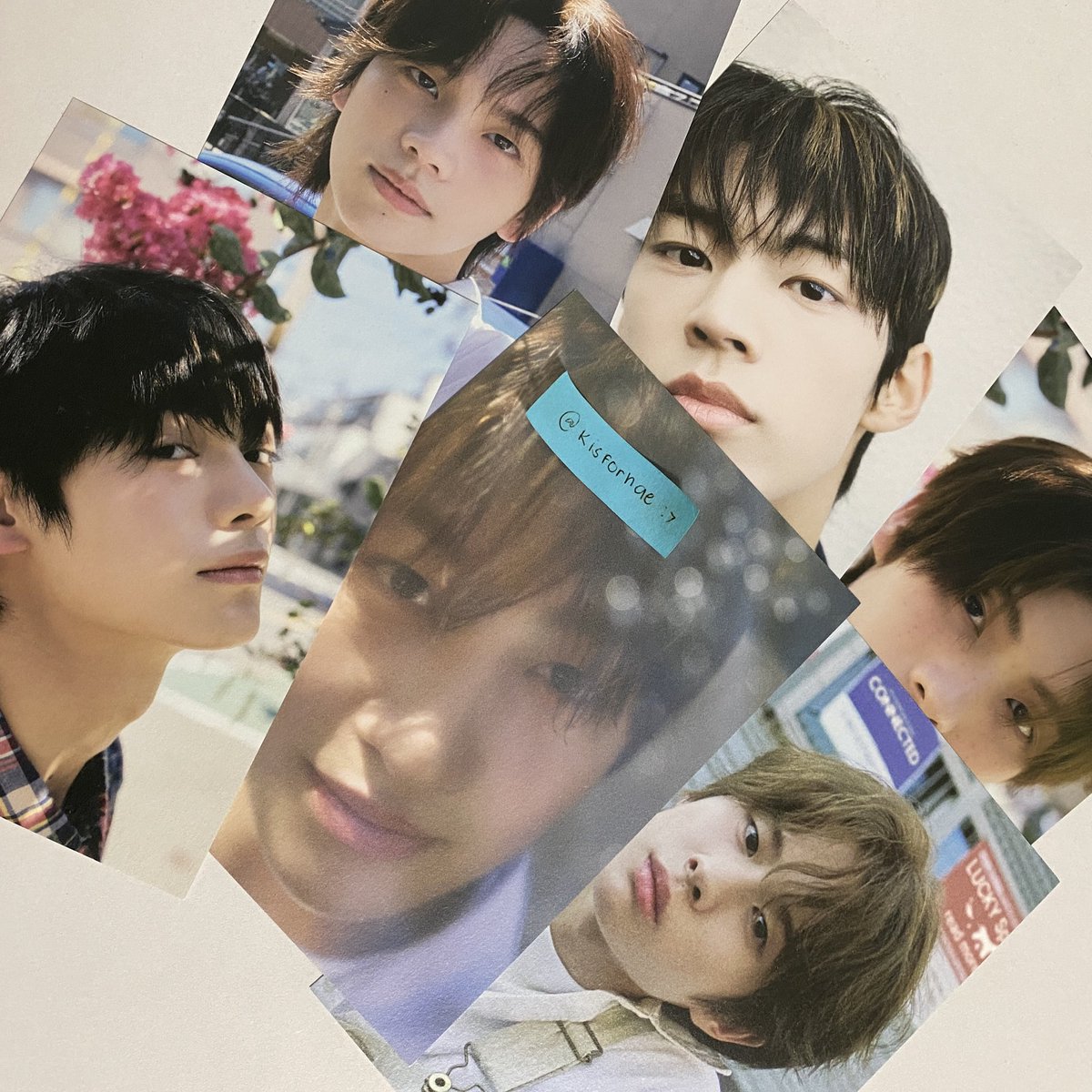 kisforhae42's tweet image. Giveaway for TWS 2nd debut Anniv &amp;lt;3
ww friendly | I’ll cover shipping fee !

Sealed ‘play hard’ compact ver. (Dohoon) +  3 KM pc and 1 POB + OT6 sparkling blue musickorea postcard POB 

•Follow (so I can easily message u)
•Like&amp;amp;RT ^^ 

#TWS #247WithUs #투어스