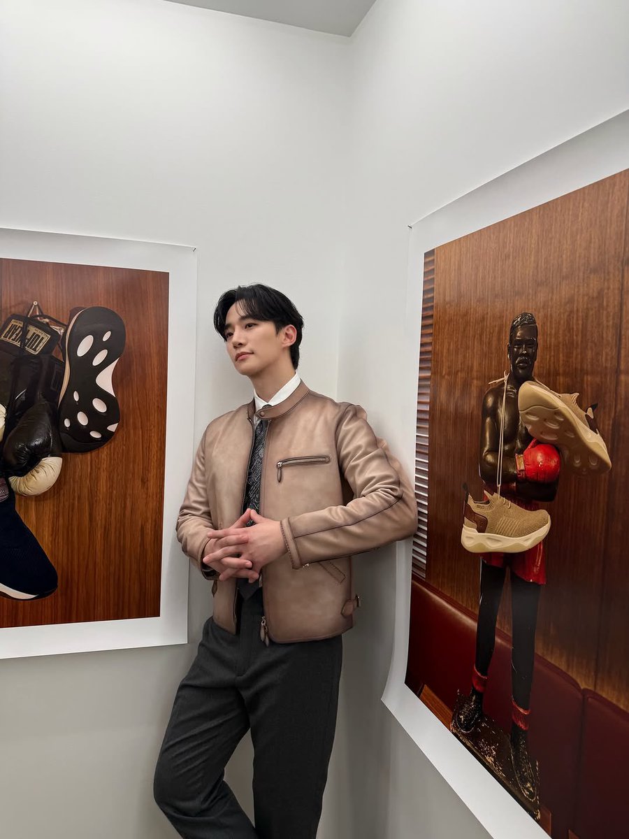 The ethereal beauty of #LEEJUNHO, flawlessly wrapped in #BERLUTI.😍 
A walking masterpiece where elegance, power, charisma, and artistry collide at #ParisFashionWeek ✨💫🫠🔥👑#LEEJUNHOxBERLUTI 
#2026PFW