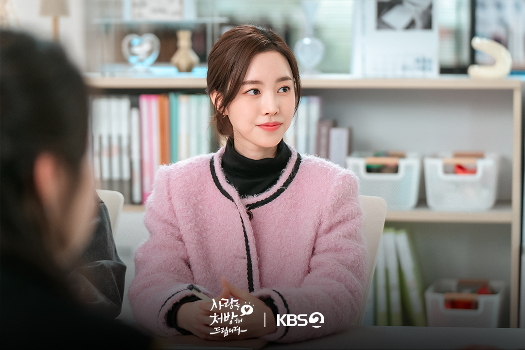 KBS_drama's tweet photo. [#사랑을처방해드립니다] [📸]

스틸에서도 전해지는 사랑스러움🩷
맑고 순수한 매력의 진세연표 공주아

KBS 2TV 새 주말드라마 [사랑을 처방해 드립니다]
1월 31일 (토) 저녁 8시 첫 방송

#KBS2 #KBSDRAMA #사랑을처방해드립니다 #RecipeForLove #진세연 #박기웅 #김승수 #유호정 #김형묵 #소이현 https://t.co/We3AiqgFyV