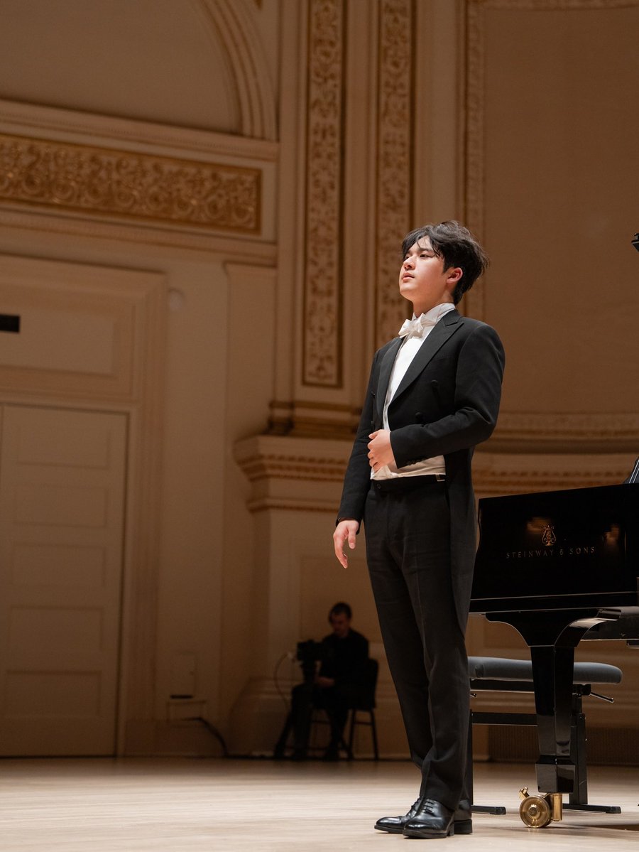 임윤찬 카네기 골베 앨범 릴리즈 D-15에 그때 그 사진이라니 정말로다가 감사하시다 따흐흡

🔗 instagram @ minzookitty
( 문제 시 삭제하겠습니다 ..(_ _ ) )