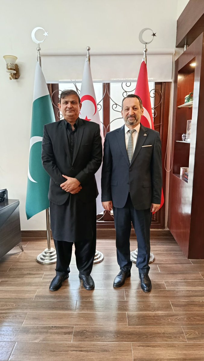 Abdul Hafeez Mahesar, the Director of Pakistan Bait-ul-Mal Sindh province, paid a courtesy visit to TİKA's Karachi office. During the meeting, Head of @karachitika, Maşuk PUSA briefed him on TİKA’s activities and Türkiye’s experience in social assistance projects was discussed.