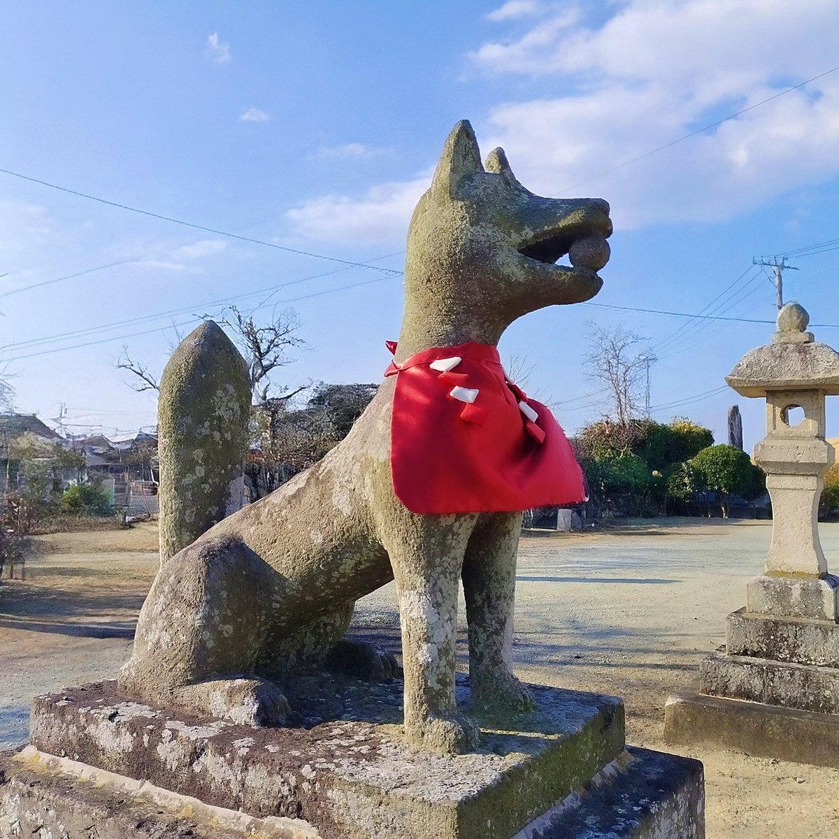 ⛩️🟦🟦🟦🟦🟦🦊🟥⬜️🟥⬜️🌳🌳 #キリトリセカイ #お稲荷さん #狛狐