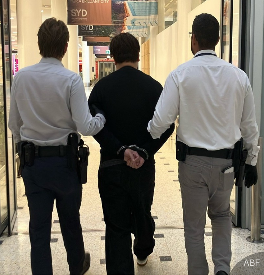 NewsBFM's tweet image. A 26-year-old Malaysian was deported from Australia after the ABF found over 100 images of CSAM, including anime and AI-generated pictures on his phone, leading to the cancellation of his visa.

The man was among 17 travellers intercepted by the ABF across Australia between Jan 1…