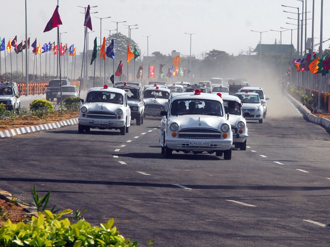 talk2anuradha's tweet image. In India, we have approximately:

5000 IAS officers
25000 Judges
4000 MLAs
788 MPs

All of them live in huge bungalows, have 10 servants and travel in expensive cars with full convoys.

They are also getting good salaries.

Why the hell are taxpayers funding such luxuries?