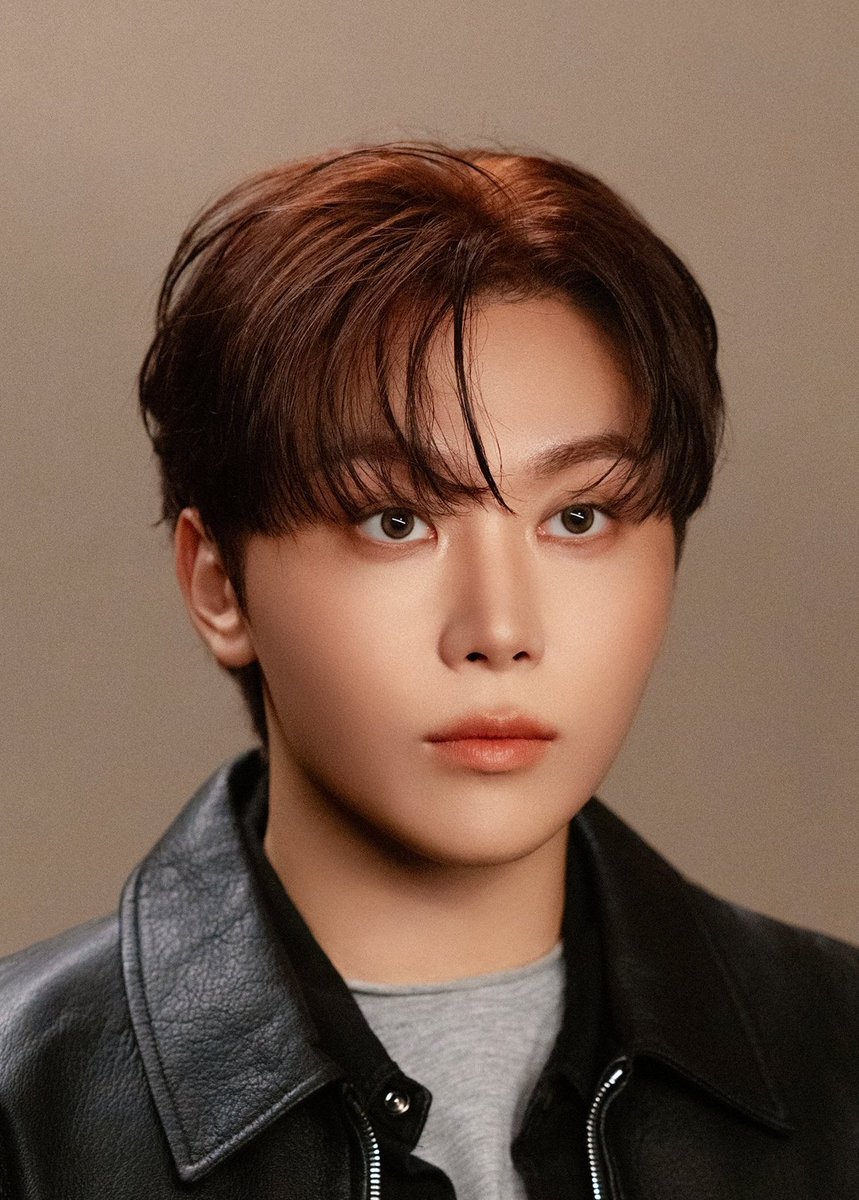 verkwantales's tweet image. He has a severe case of doll face syndrome.