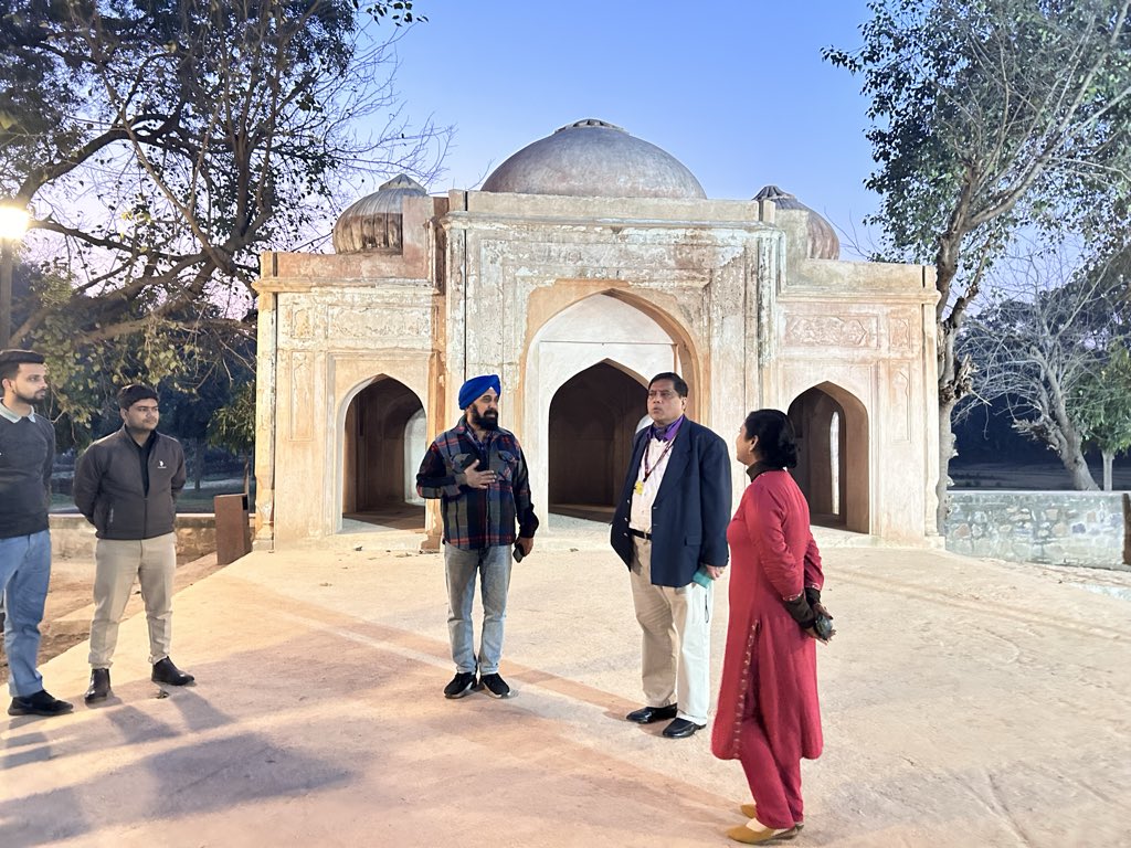 Delhi Archives tweet media