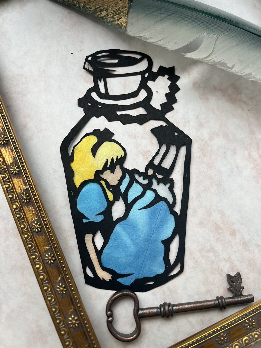 riculi_'s tweet photo. 切り絵教室では和紙だけでなくデザインペーパーも使います。好きな紙が全て素材です。 https://t.co/KADlCOr2Fr