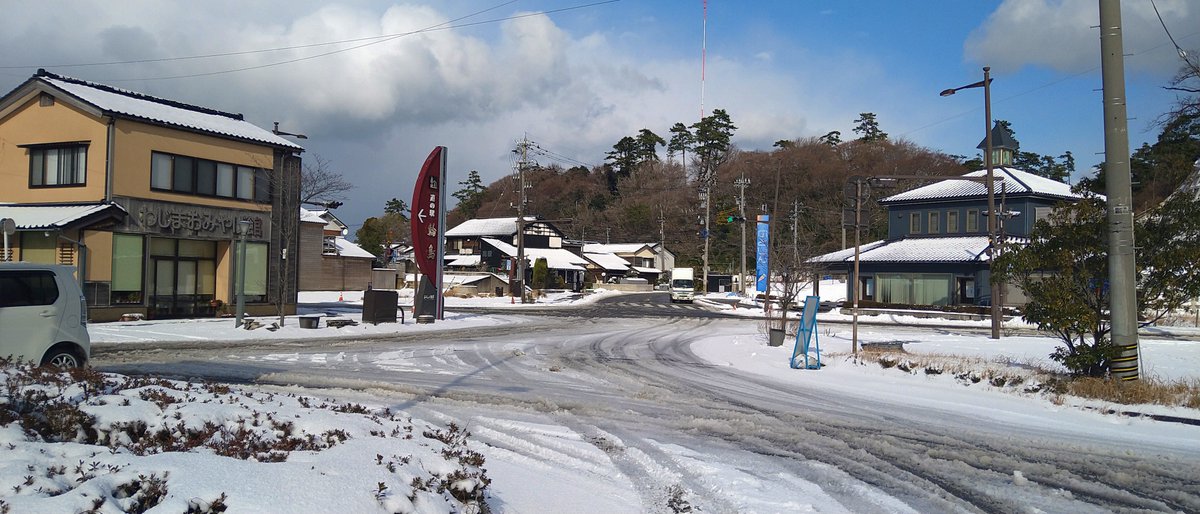 wajimaeki's tweet photo. 道の駅輪島ふらっと訪夢
雪の日がつづいています。ときどき晴れ間もありますが
すぐ曇って吹雪いて・・の繰り返しです
積雪も少しずつ増えてきています
みなさん気をつけてください https://t.co/GxXp0g5r0o