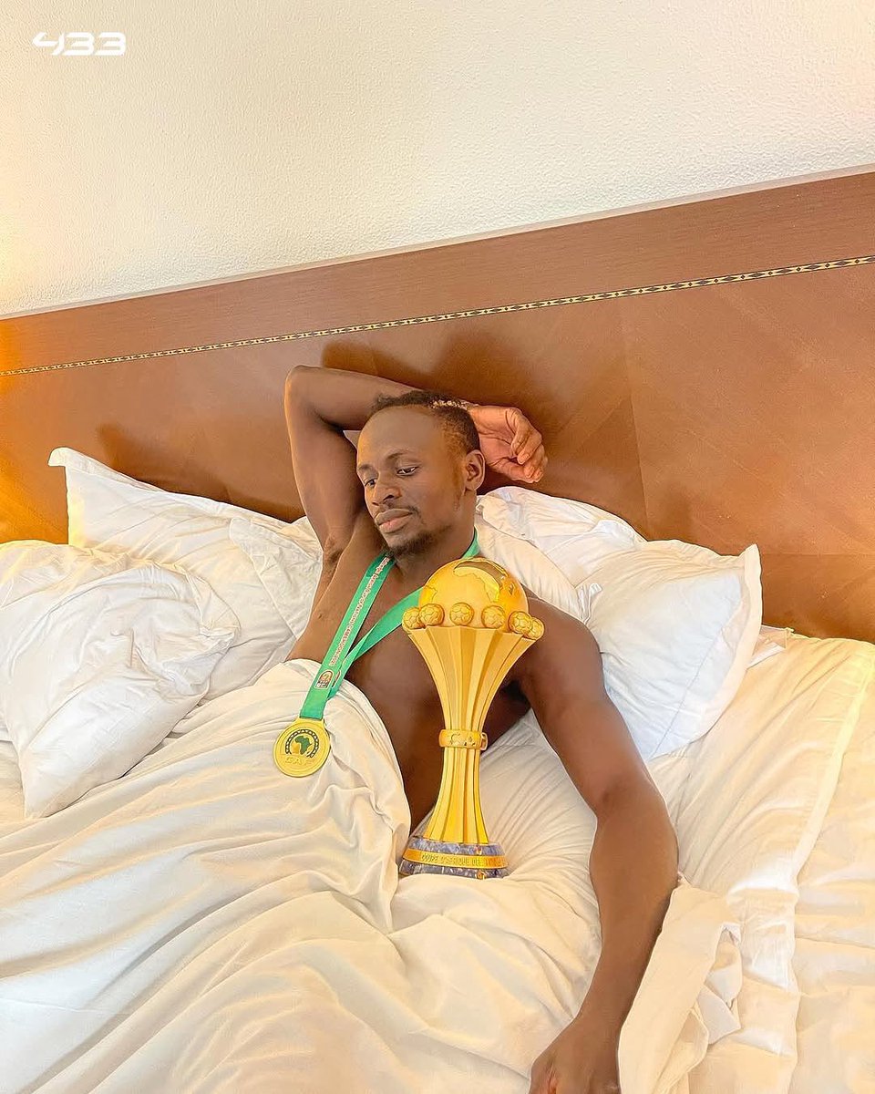 AskMichaelTaiwo's tweet image. Interestingly, this achievement is not enough for him to get the EB-1A visa.