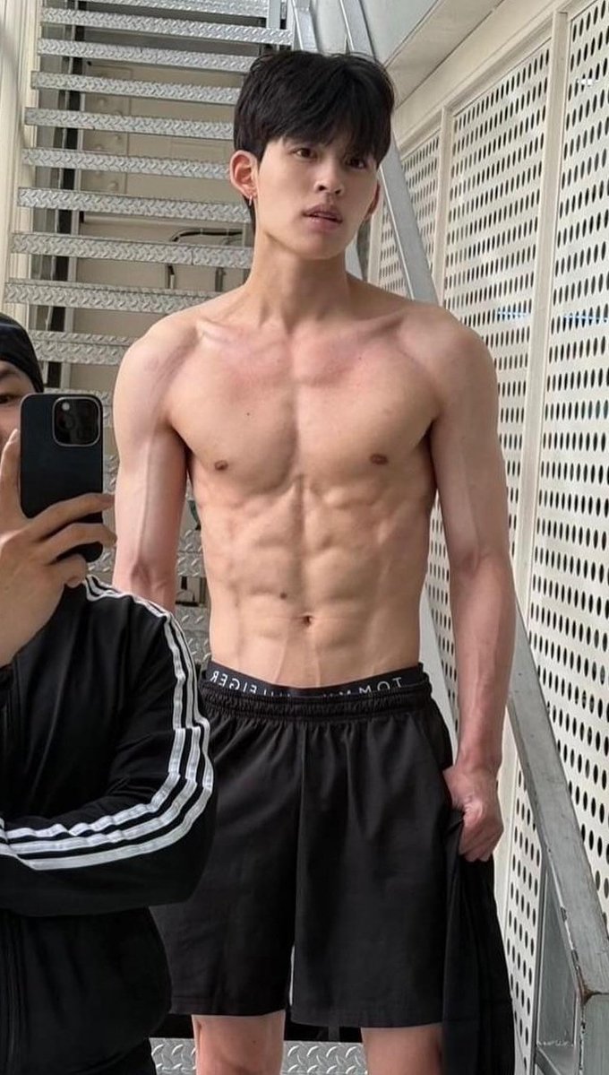 ahbuuuuu_'s tweet image. เป็นคู่ที่ลีนมากทั้งสองคน🫠