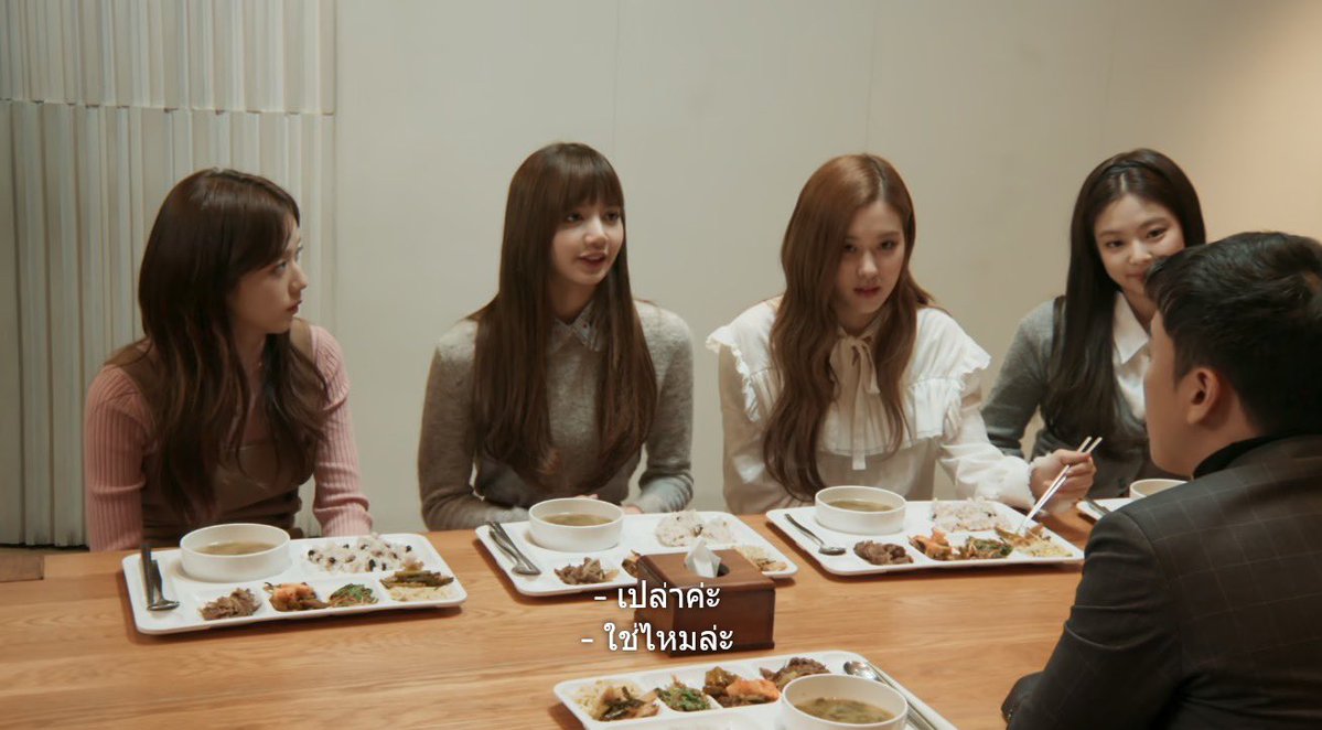 lolitascak3's tweet image. สีหน้าบพคือบอกหมดแล้ว การแสดงส่วนหนึ่งแต่อีกส่วนคือมองหน้ามันก็รู้แล้ว สีหน้าแต่ละคนคือไม่ไว้ใจมันสุดๆ ตอนนั้นมันเริ่มค้ามนุษย์แล้วด้วย สยอง